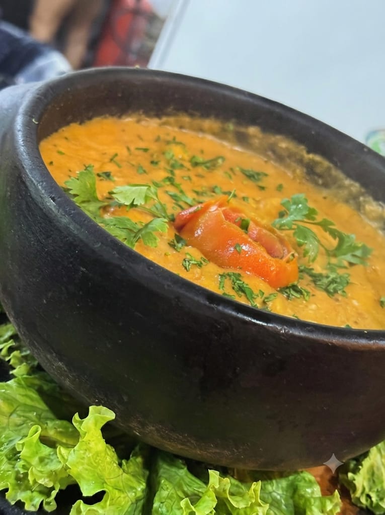 Moqueca na panela de barro